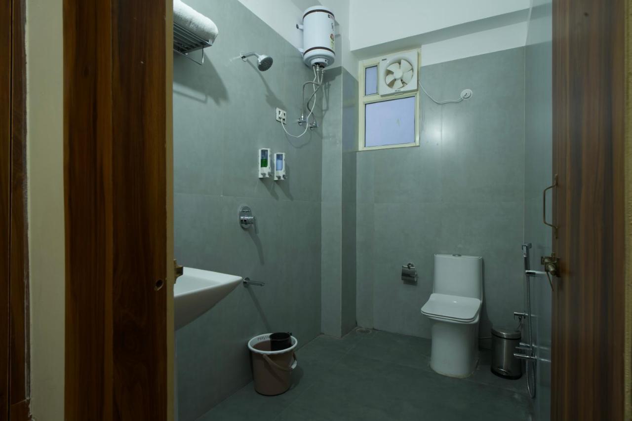 Отель Dolphin Club Chinhat Экстерьер фото